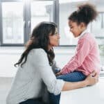 Cuándo es el mejor momento para hablar con tus hijos sobre temas difíciles.