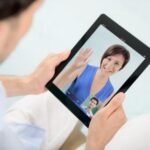 Cuándo es el momento adecuado para hablar sobre la convivencia a distancia con tu pareja.