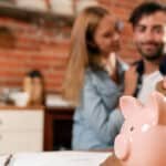 Cuándo es el momento adecuado para hablar sobre la economía con tu pareja.