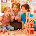 ¿Cuánto tiempo deben pasar los padres jugando con sus hijos?