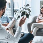 Los beneficios de ser un buen oyente en la atracción.