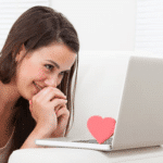 Qué hacer para mantener la chispa en una relación a larga distancia en línea.