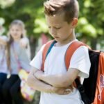 Aprende a evitar que tu hijo sufra burlas: enséñale a defenderse de los niños crueles