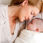 Beneficios de ser madre joven: 6 ventajas que te encantarán