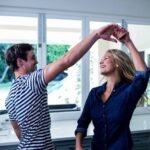 Casate Con Un Hombre Que Limpie La Cocina