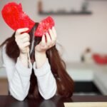 Cómo ayudar a tus hijos a superar un corazón roto en 6 pasos.
