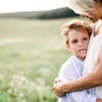 Cómo la falta de honestidad en la crianza de los hijos puede llevar a la infidelidad en la relación.