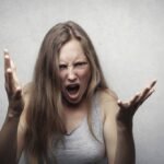 El arte de enloquecer a un narcisista: 13 acciones que debes y no debes tomar
