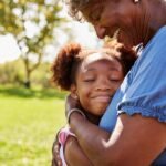 El vínculo con la abuela materna: más allá del amor
