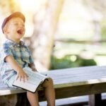 Explorando los pros y contras de que tu hijo tenga un amigo imaginario: 3 aspectos a considerar