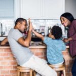 Los Padres Que Crian Hijos Amables Hacen Estas 8 Cosas
