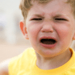 Si mi hijo llora en su primer día de escuela, ¿qué puedo hacer?