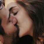 Cómo seducir para besar a alguien: momento perfecto y tácticas.