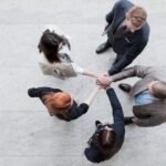 Cuando dos compañeros de trabajo se atraen: Navegando las atracciones en el trabajo