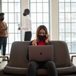 Cómo disfrazar el gusto por un compañero de trabajo: Tácticas sutiles