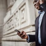 Los hombres responden a la falta de contacto: la importancia del espacio en las relaciones.