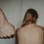 Cómo actúa un hombre cuando se siente intimidado por una mujer: Inseguridad y Admiración
