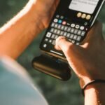 Qué significa cuando un hombre te envía un emoji de beso: interpretando mensajes digitales de amor