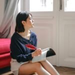 Soñando con una casa llena de gente: Interpretando los sueños y sus significados